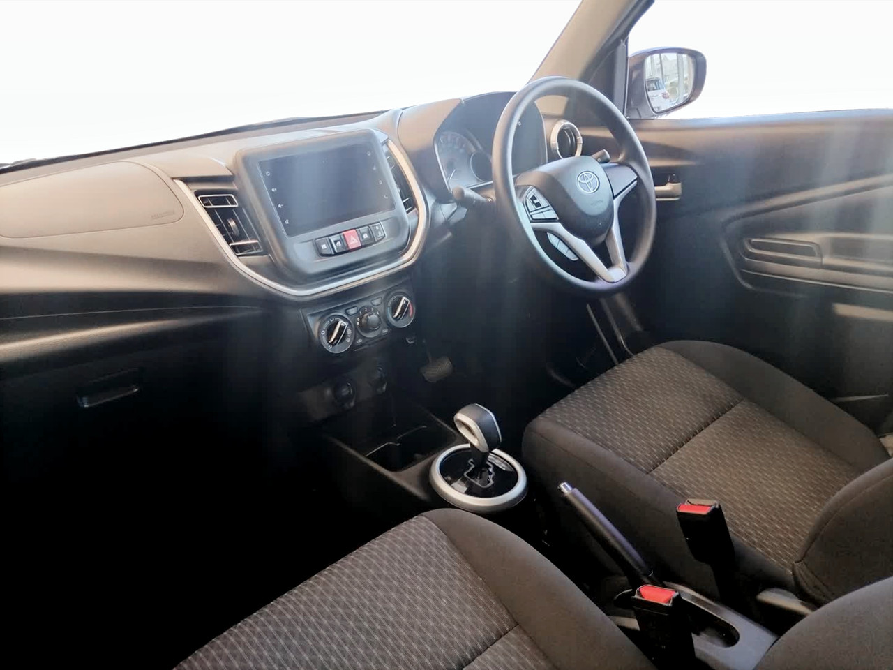Toyota Vitz 1.0 XR AUTO