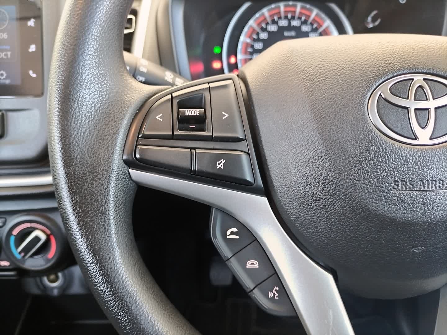 Toyota Vitz 1.0 XR AUTO