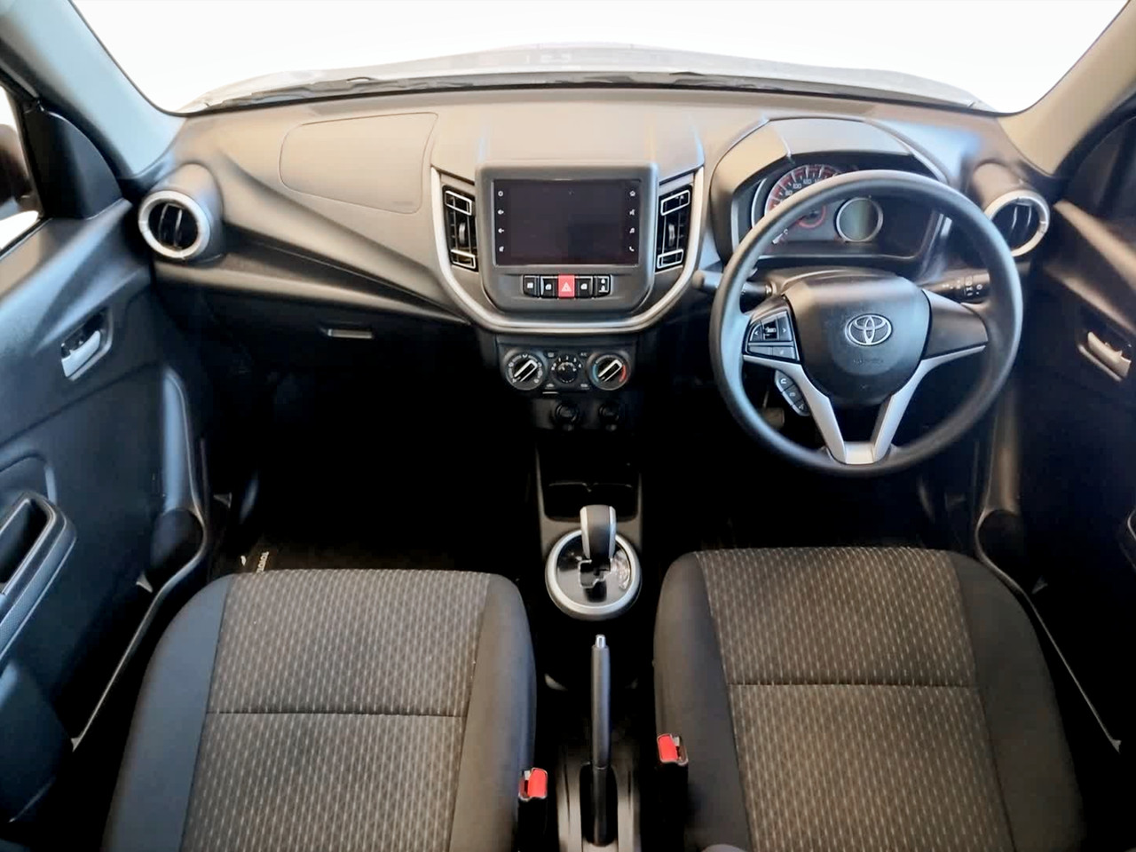 Toyota Vitz 1.0 XR AUTO