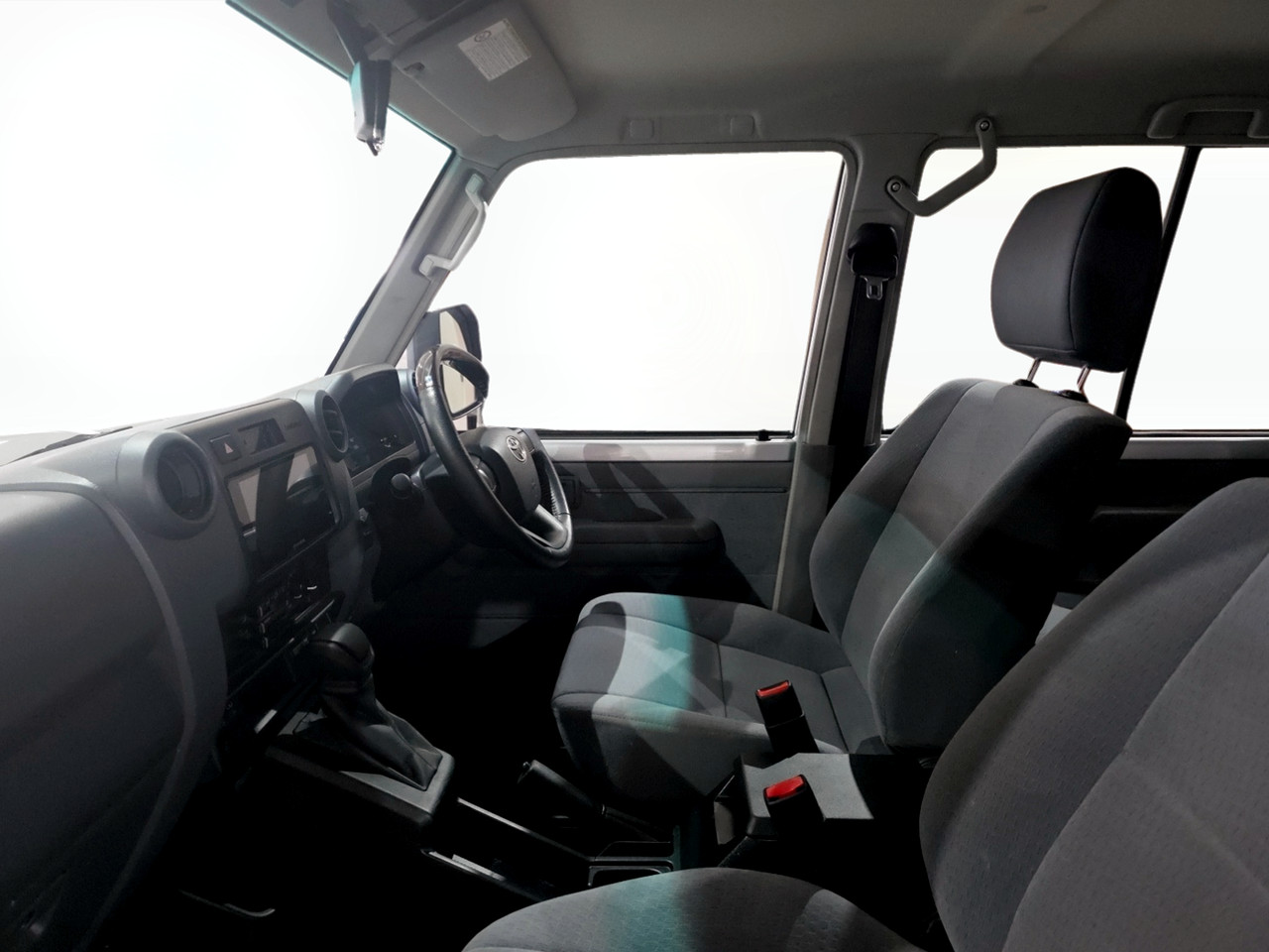 Toyota Land Cruiser 76 2.8GD-6 STATION WAGON LX AUTO