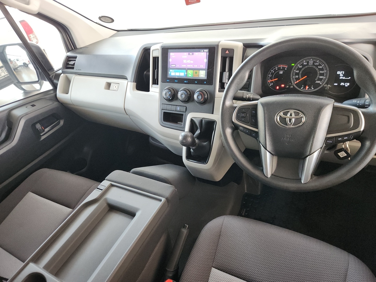 Toyota QUANTUM 2.8 LWB PANEL VAN MANUAL