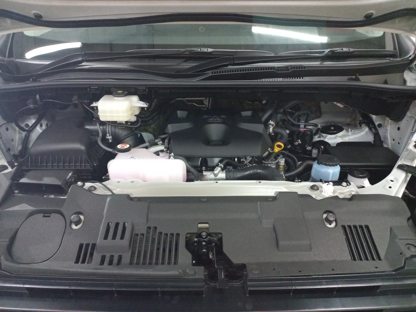 Toyota QUANTUM 2.8 LWB PANEL VAN MANUAL