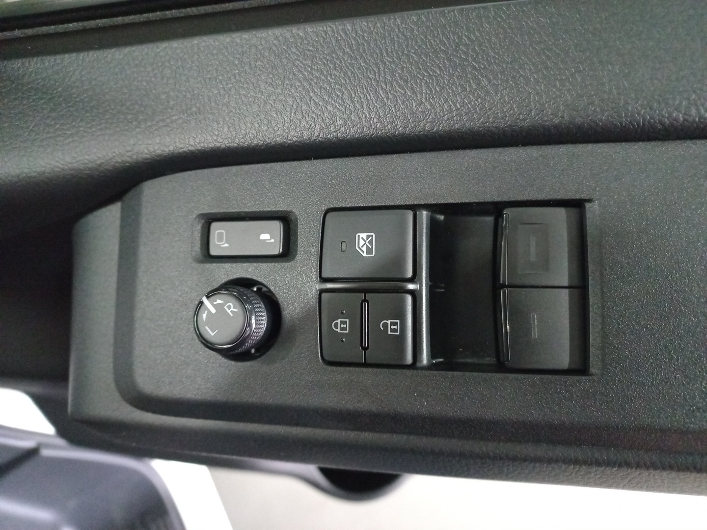 Toyota QUANTUM 2.8 LWB PANEL VAN MANUAL