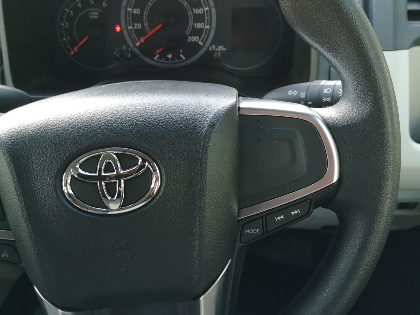 Toyota QUANTUM 2.8 LWB CREWCAB F/C P/V