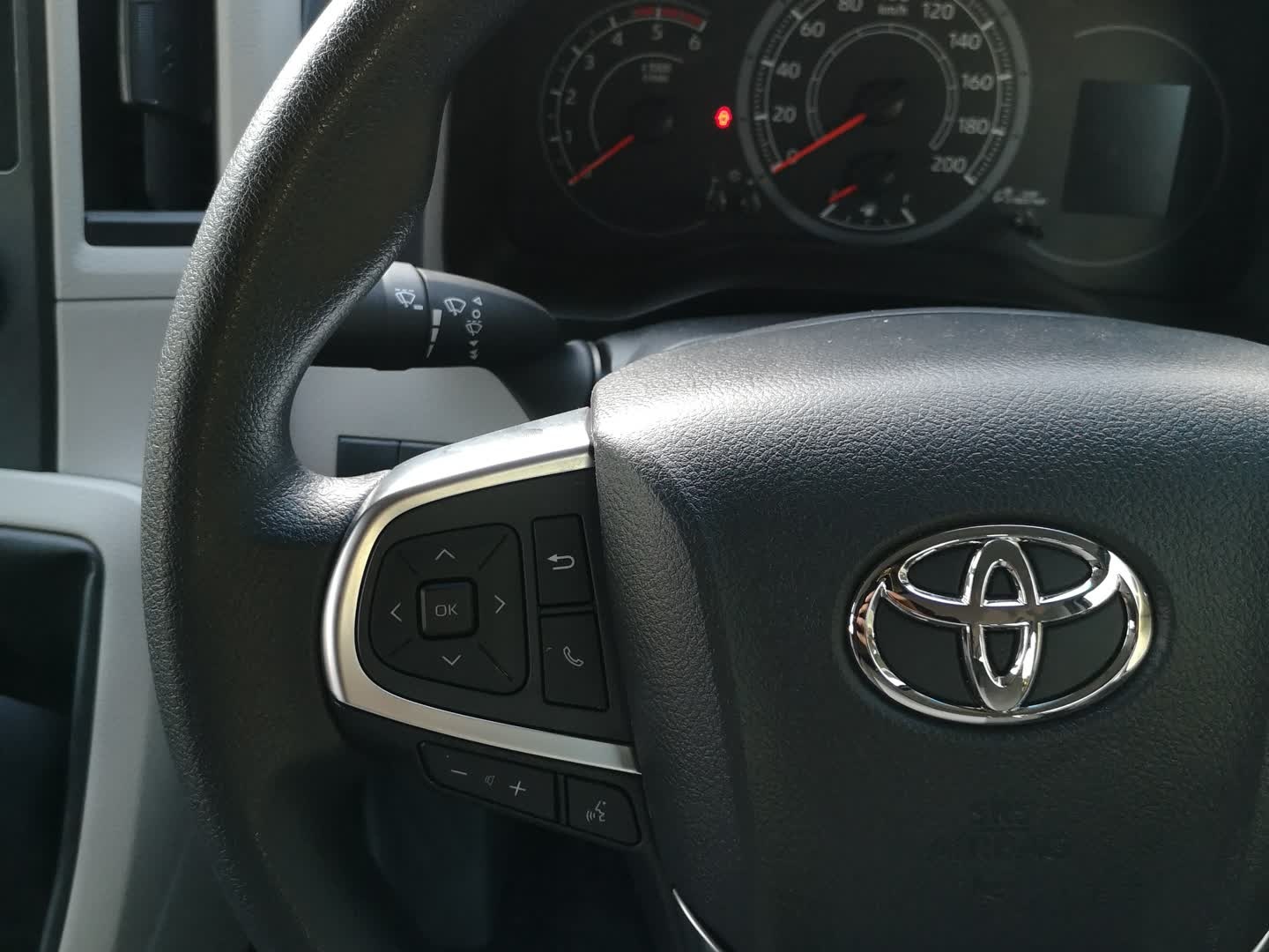 Toyota QUANTUM 2.8 LWB CREWCAB F/C P/V