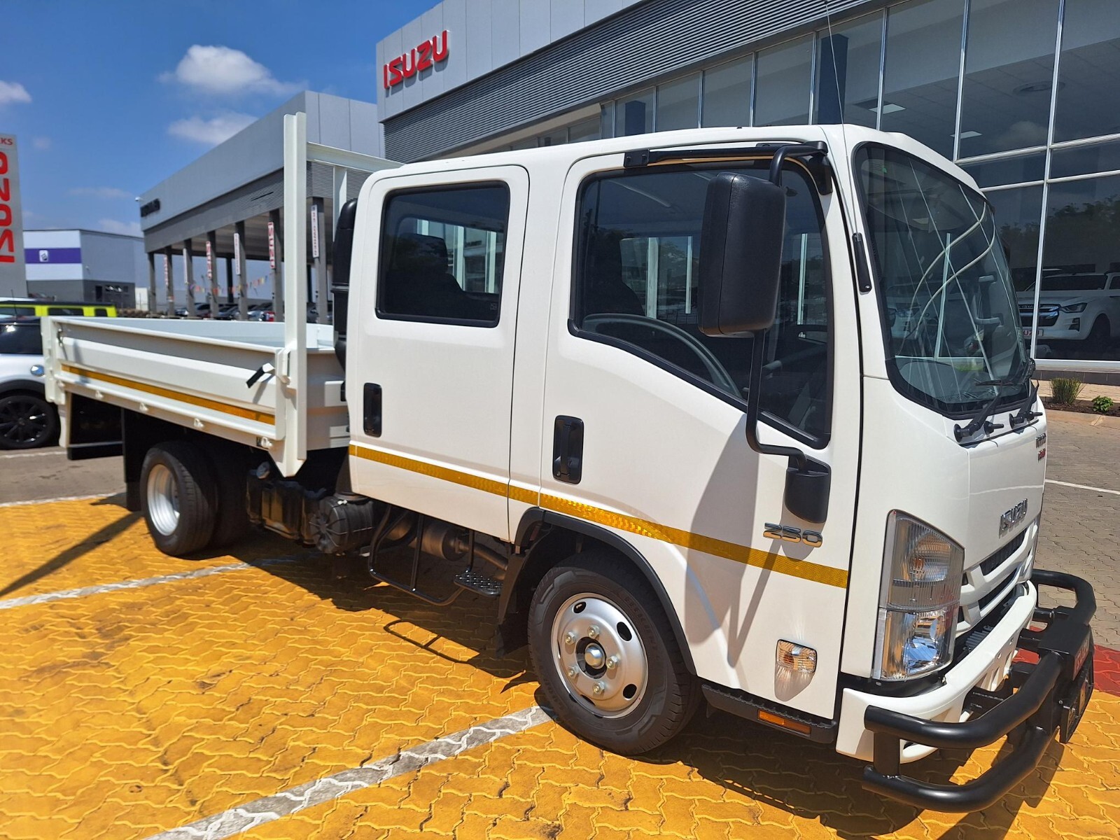 Isuzu N-Series NMR 250 CREW AMT
