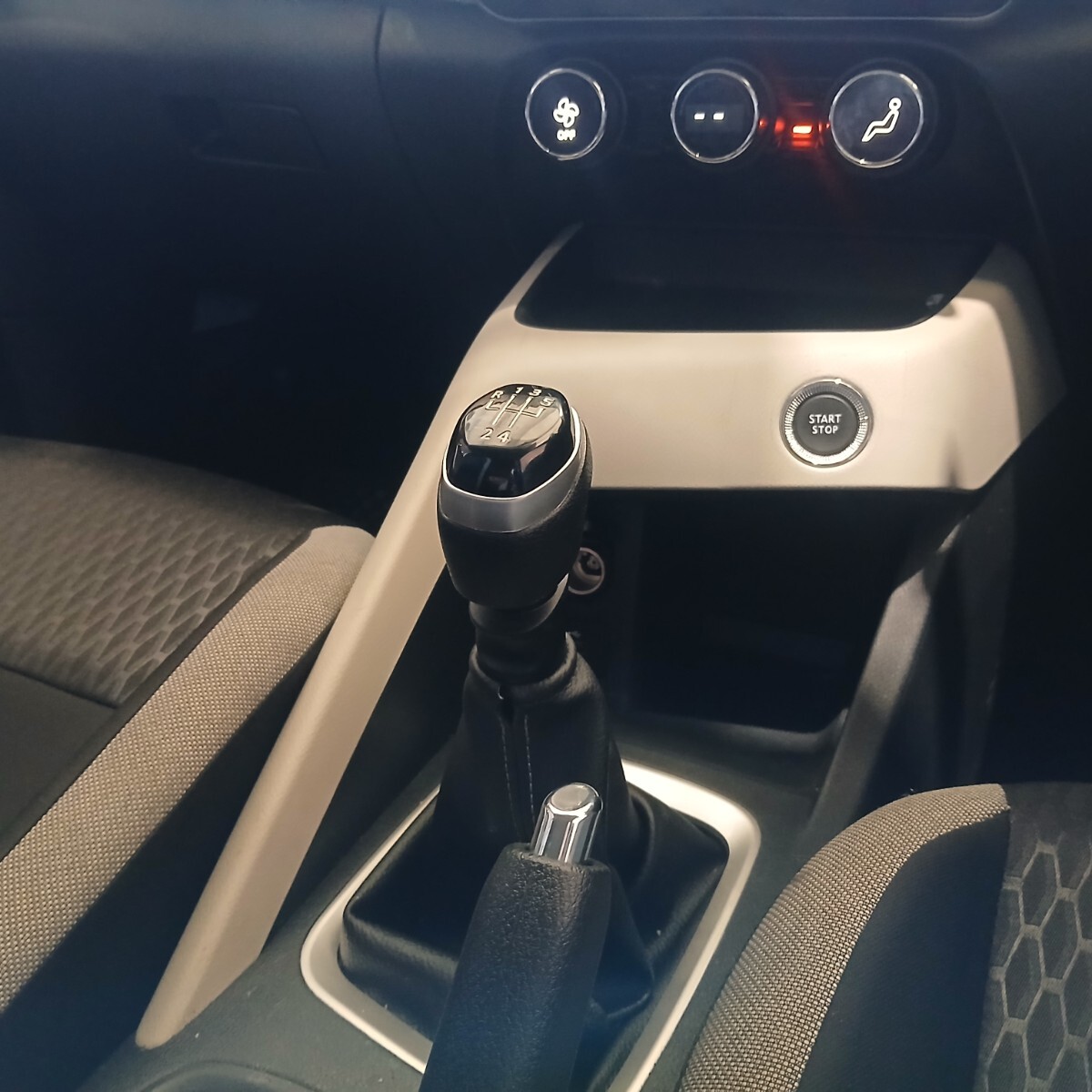 Nissan MAGNITE 1.0 ACENTA PLUS AUTO