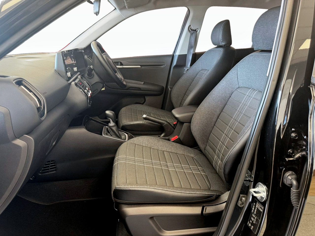 Kia SONET 1.5 LX MANUAL