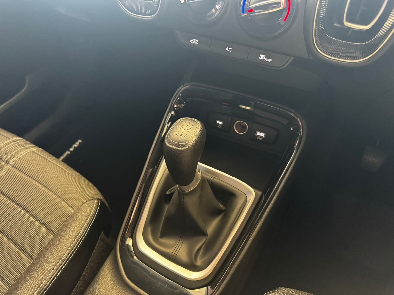 Kia SONET 1.5 LX MANUAL