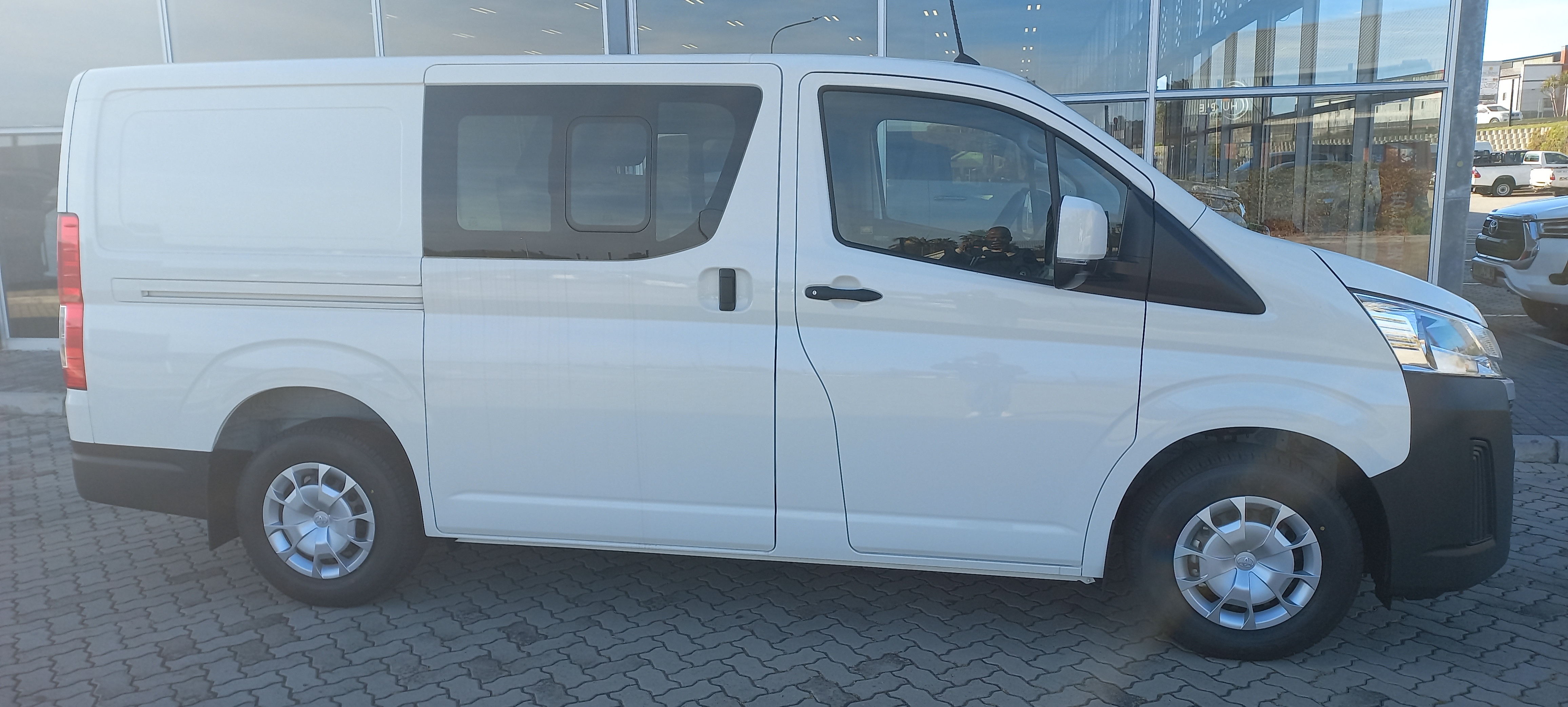 Toyota QUANTUM 2.8 LWB CREW CAB