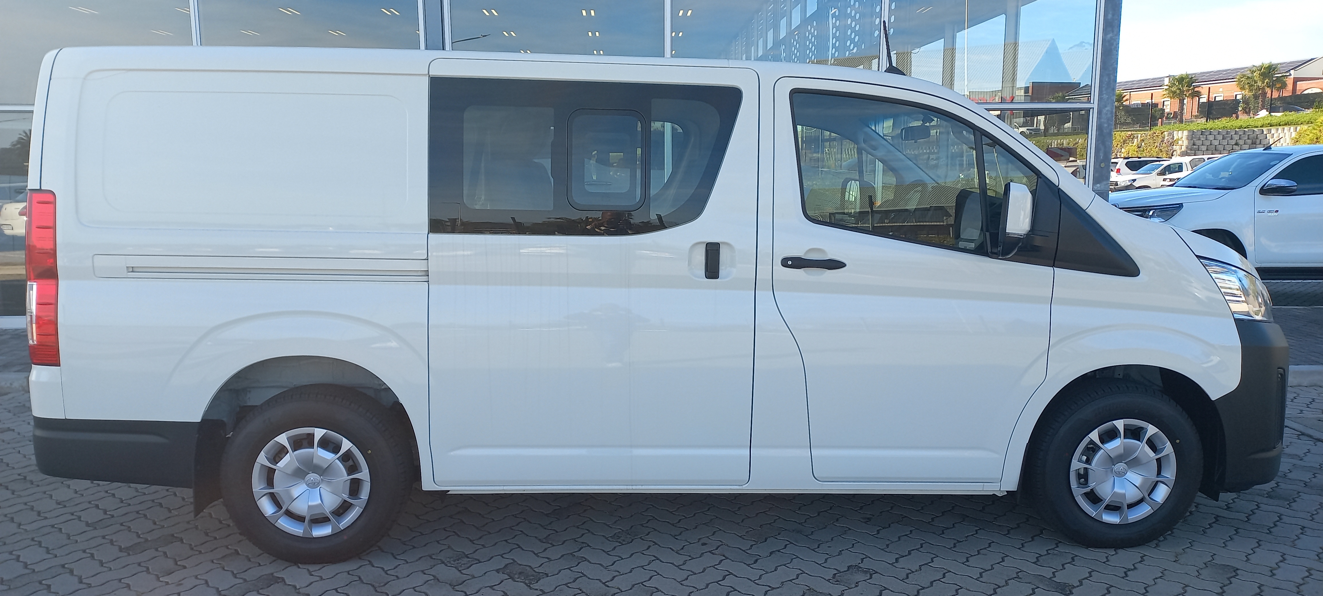 Toyota QUANTUM 2.8 LWB CREW CAB