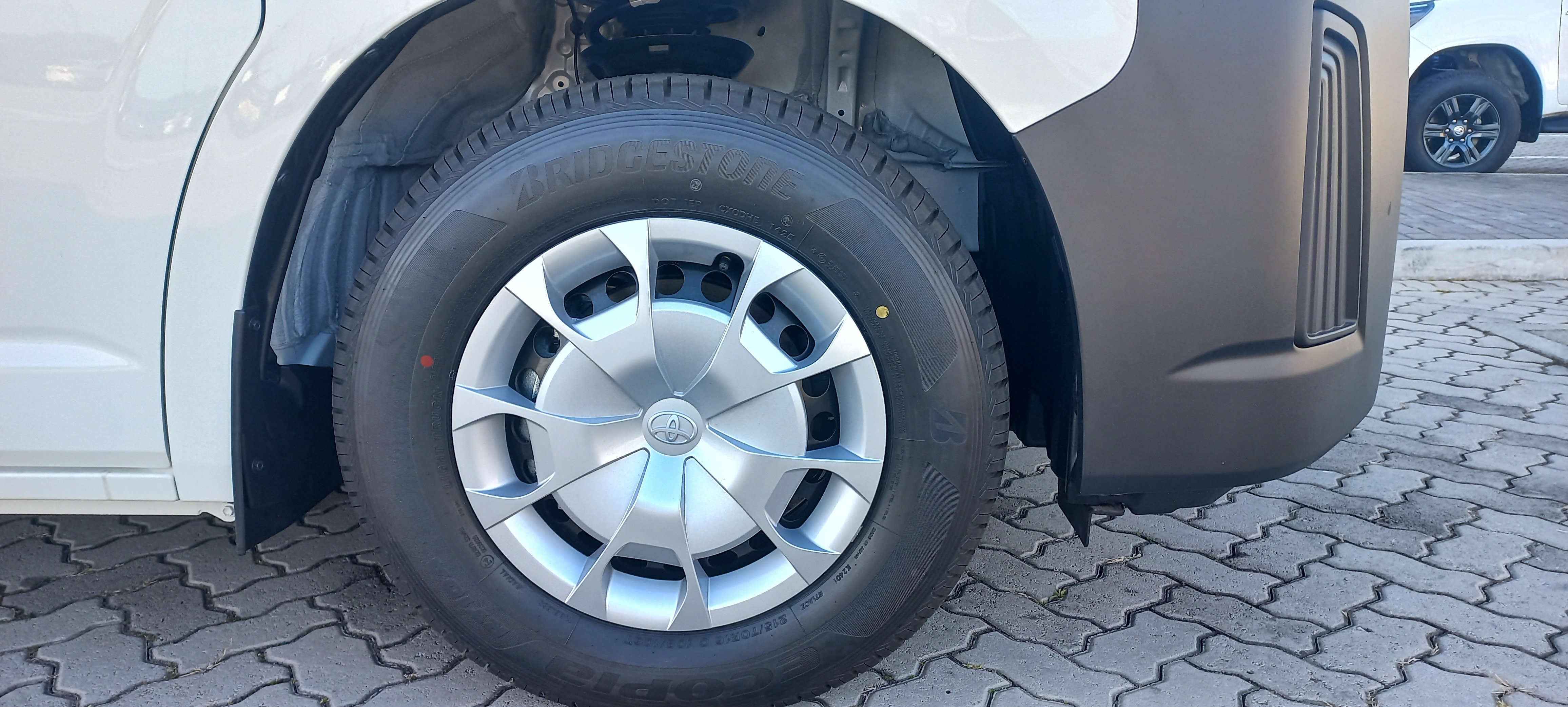 Toyota QUANTUM 2.8 LWB CREW CAB