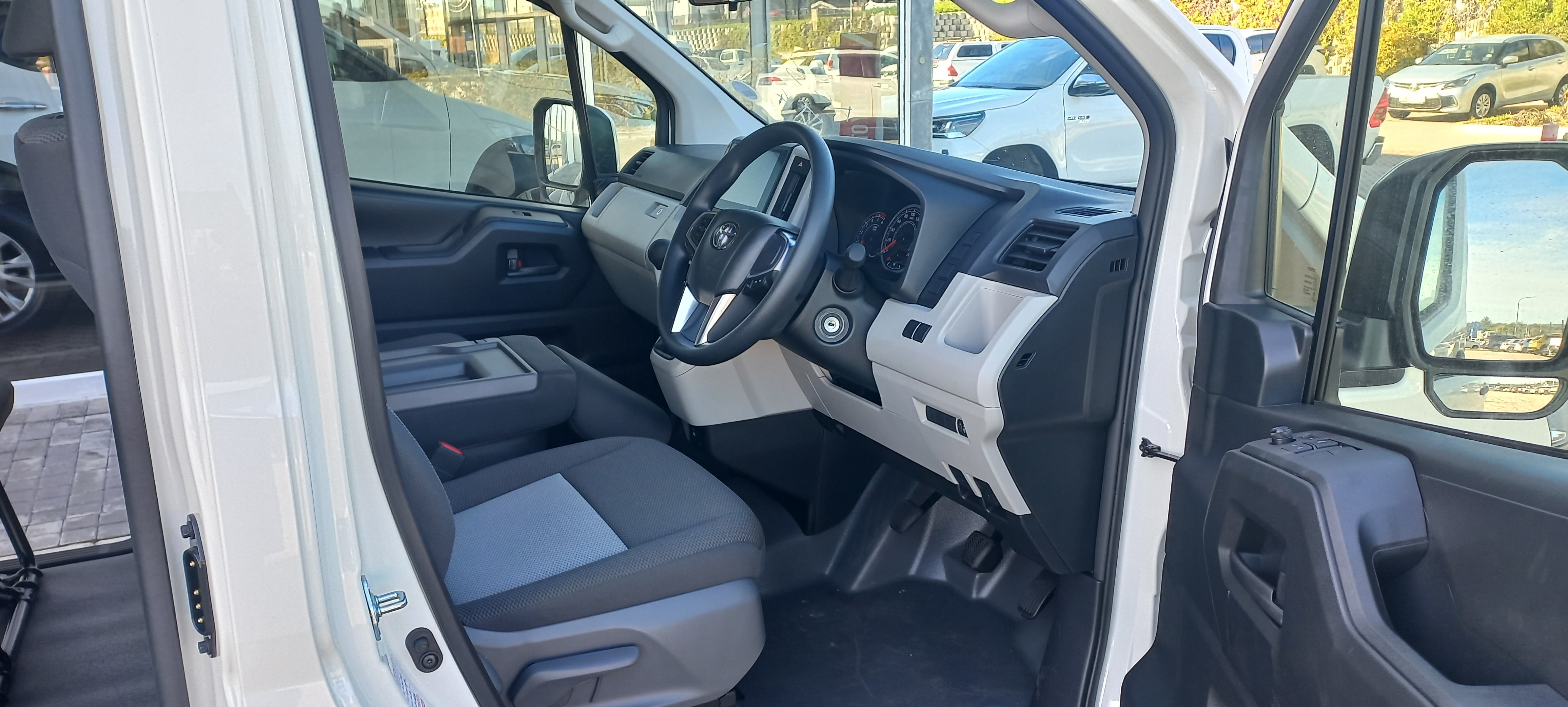 Toyota QUANTUM 2.8 LWB CREW CAB