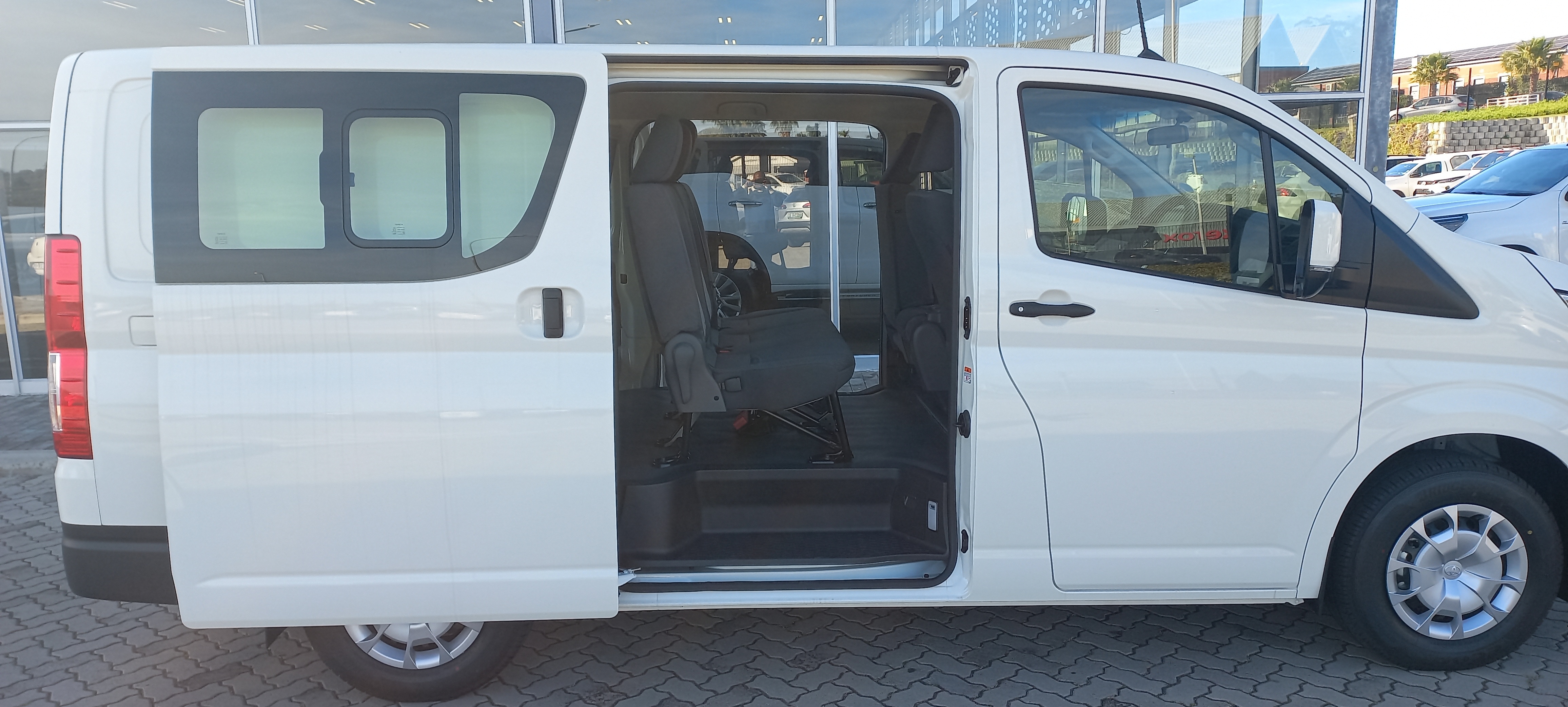 Toyota QUANTUM 2.8 LWB CREW CAB