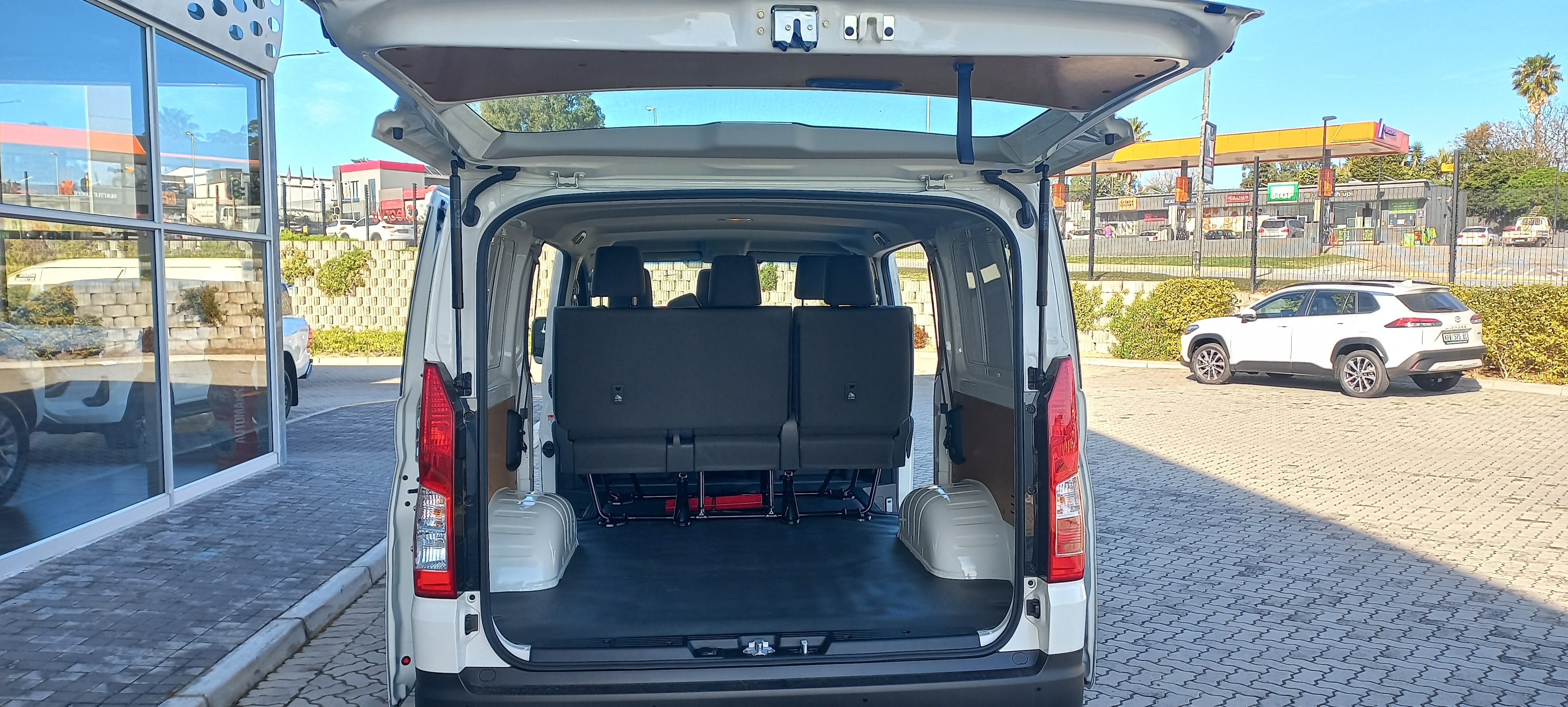 Toyota QUANTUM 2.8 LWB CREW CAB