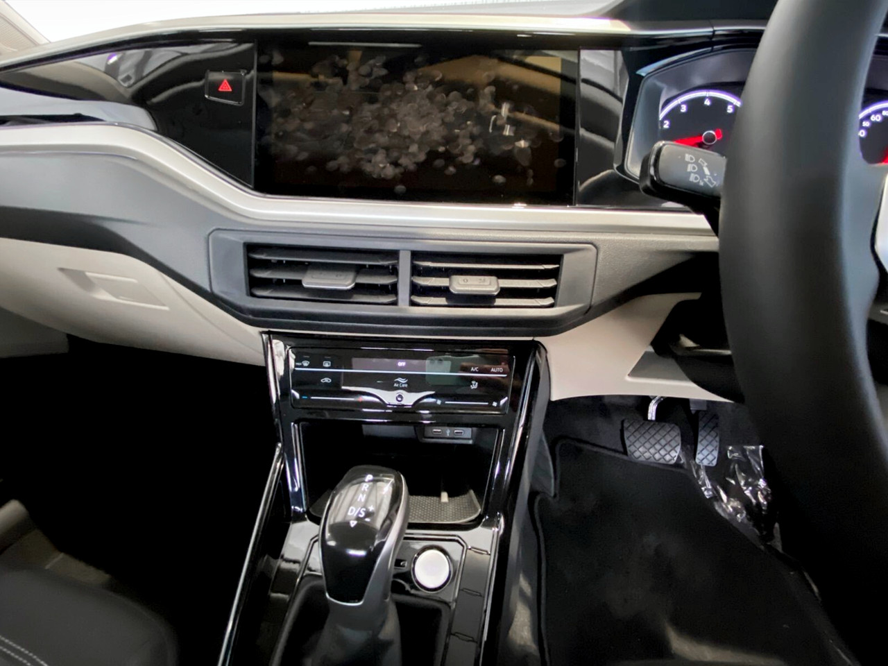 Volkswagen Polo SEDAN 1.0TSI LIFE