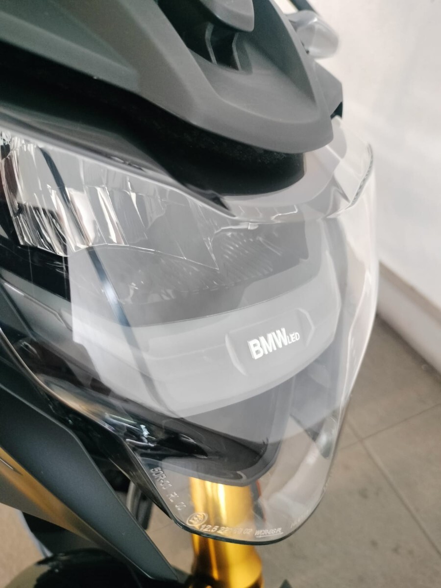 BMW G310 R COSMIC BLACK