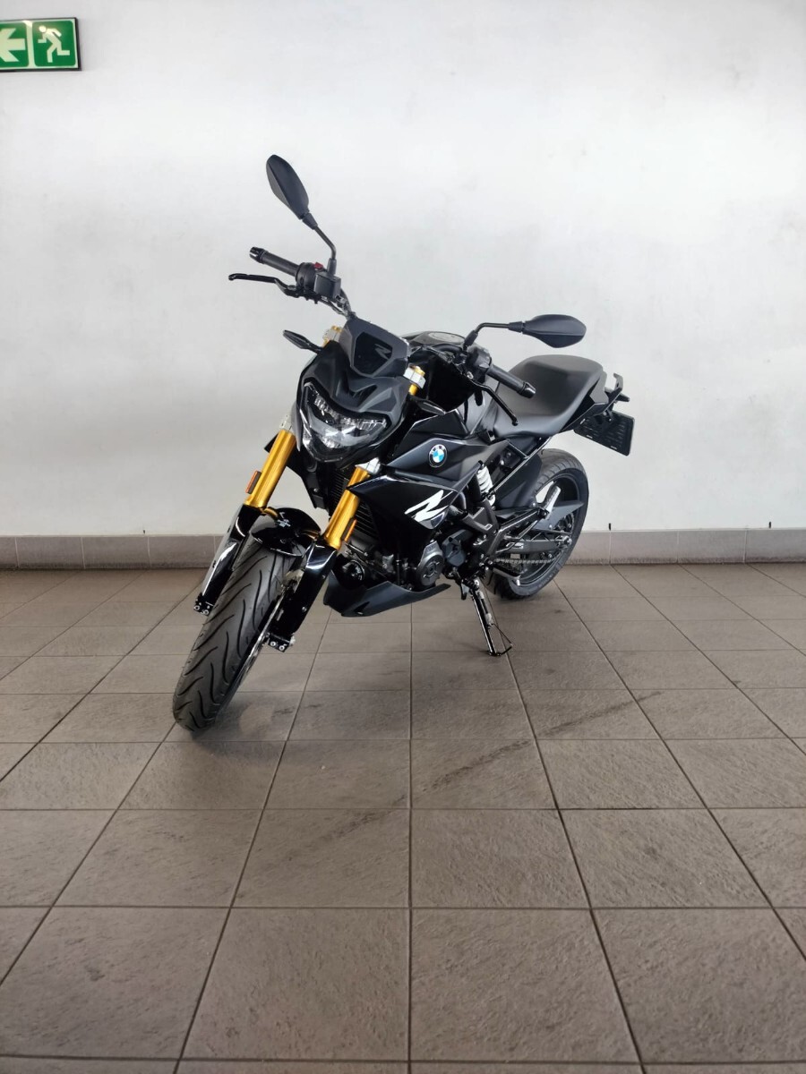 BMW G310 R COSMIC BLACK