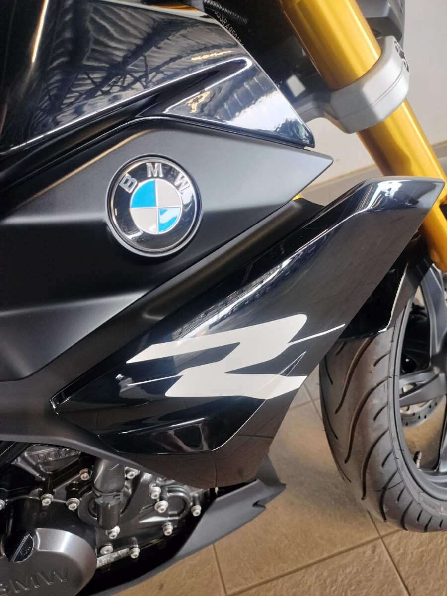 BMW G310 R COSMIC BLACK
