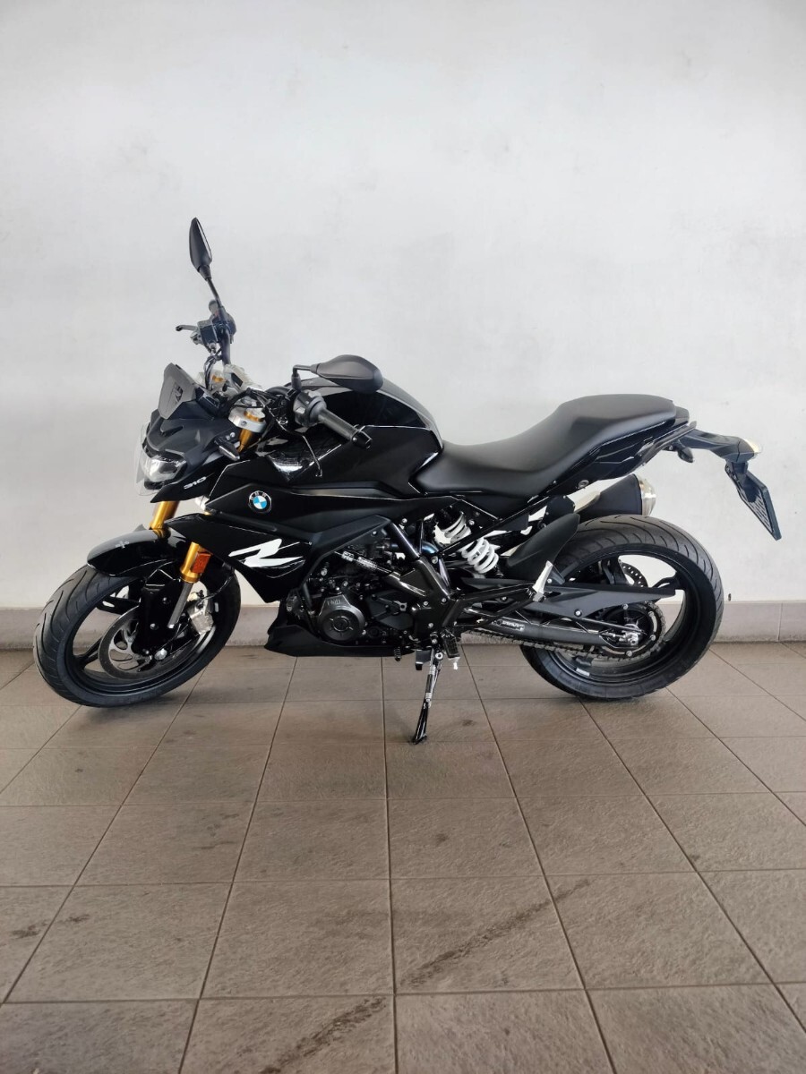 BMW G310 R COSMIC BLACK
