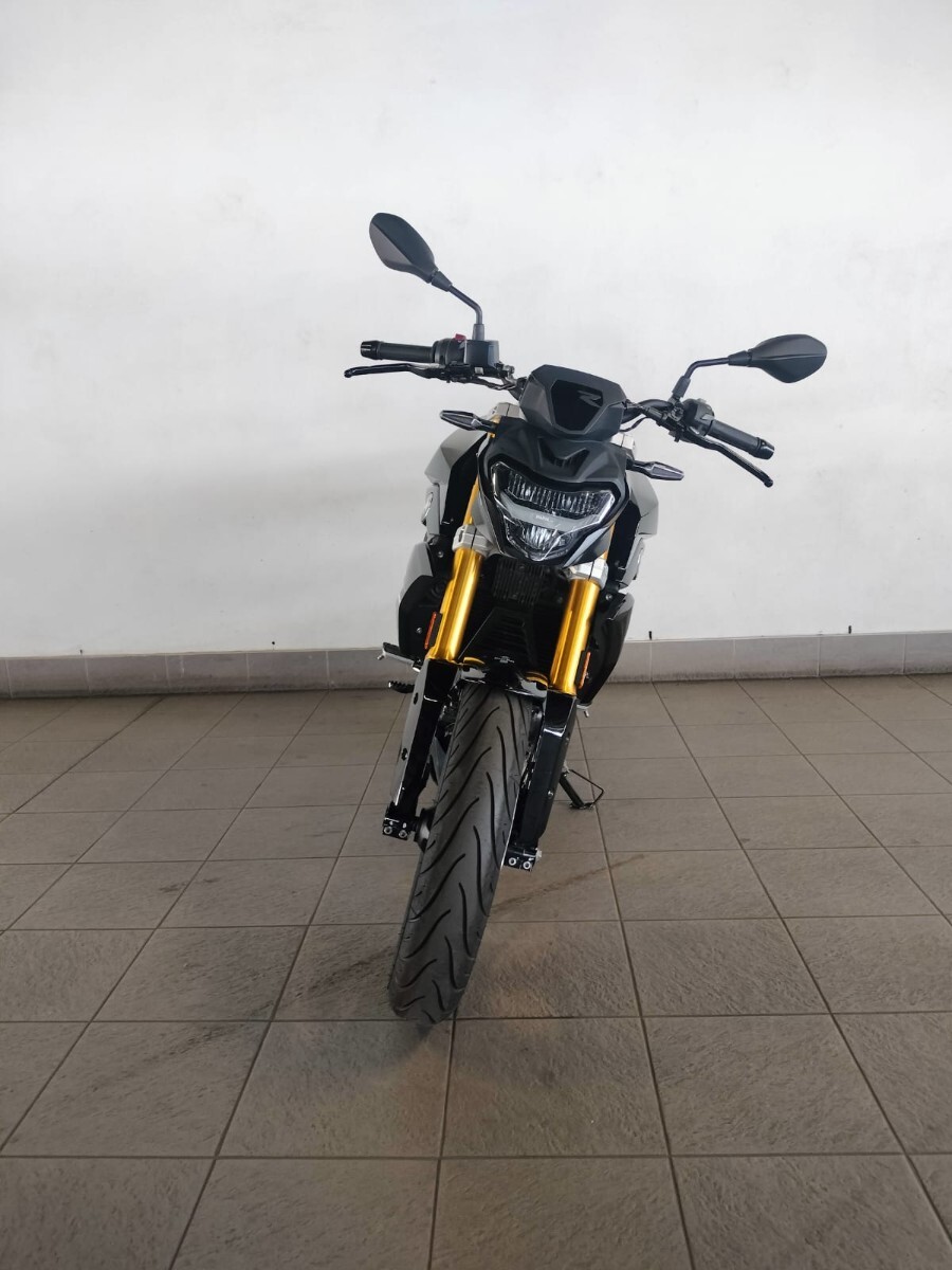 BMW G310 R COSMIC BLACK
