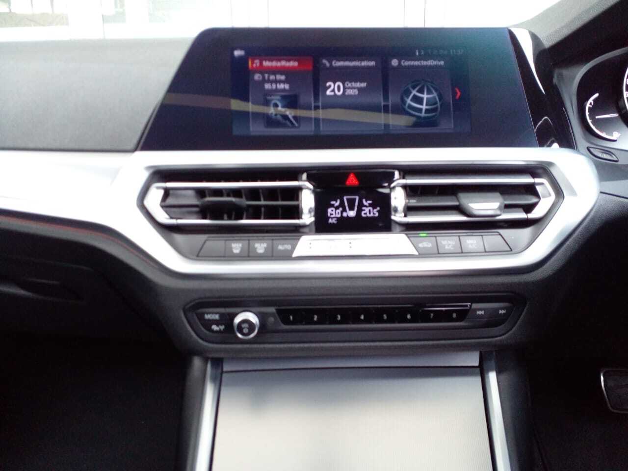 BMW 3 Series 320i M SPORT A/T