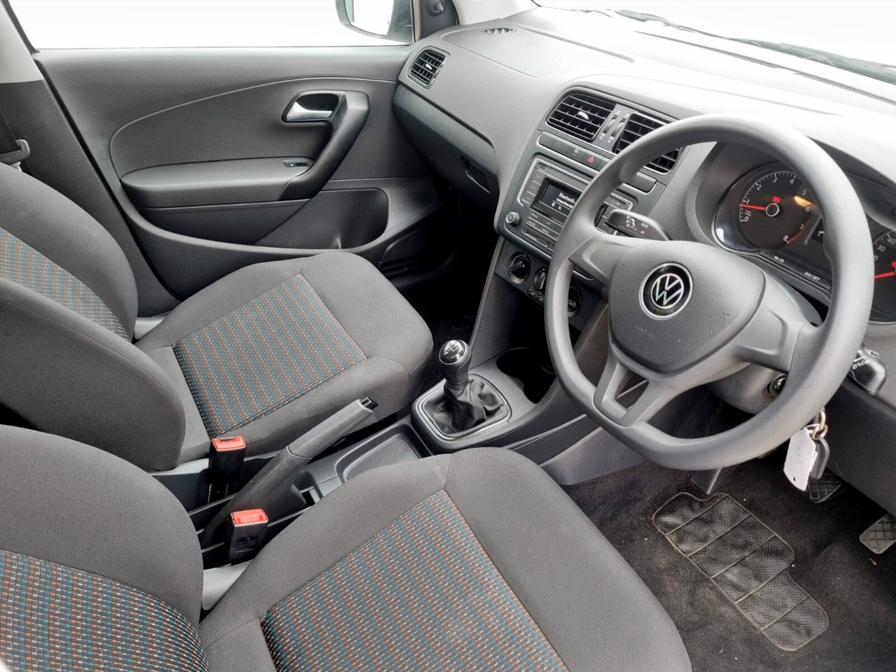 Volkswagen POLO VIVO HATCH 1.4 TRENDLINE