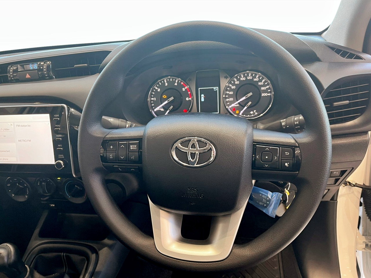 Toyota Hilux 2.4GD-6 SINGLE CAB RAIDER MANUAL