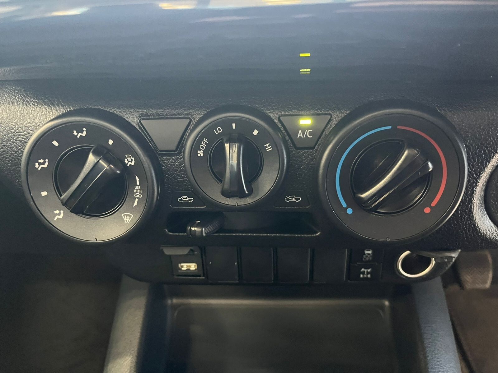 Toyota Hilux 2.4GD-6 SINGLE CAB RAIDER MANUAL