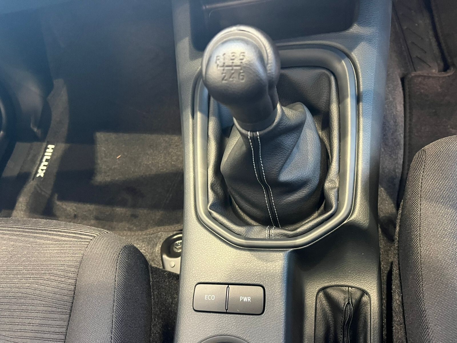 Toyota Hilux 2.4GD-6 SINGLE CAB RAIDER MANUAL