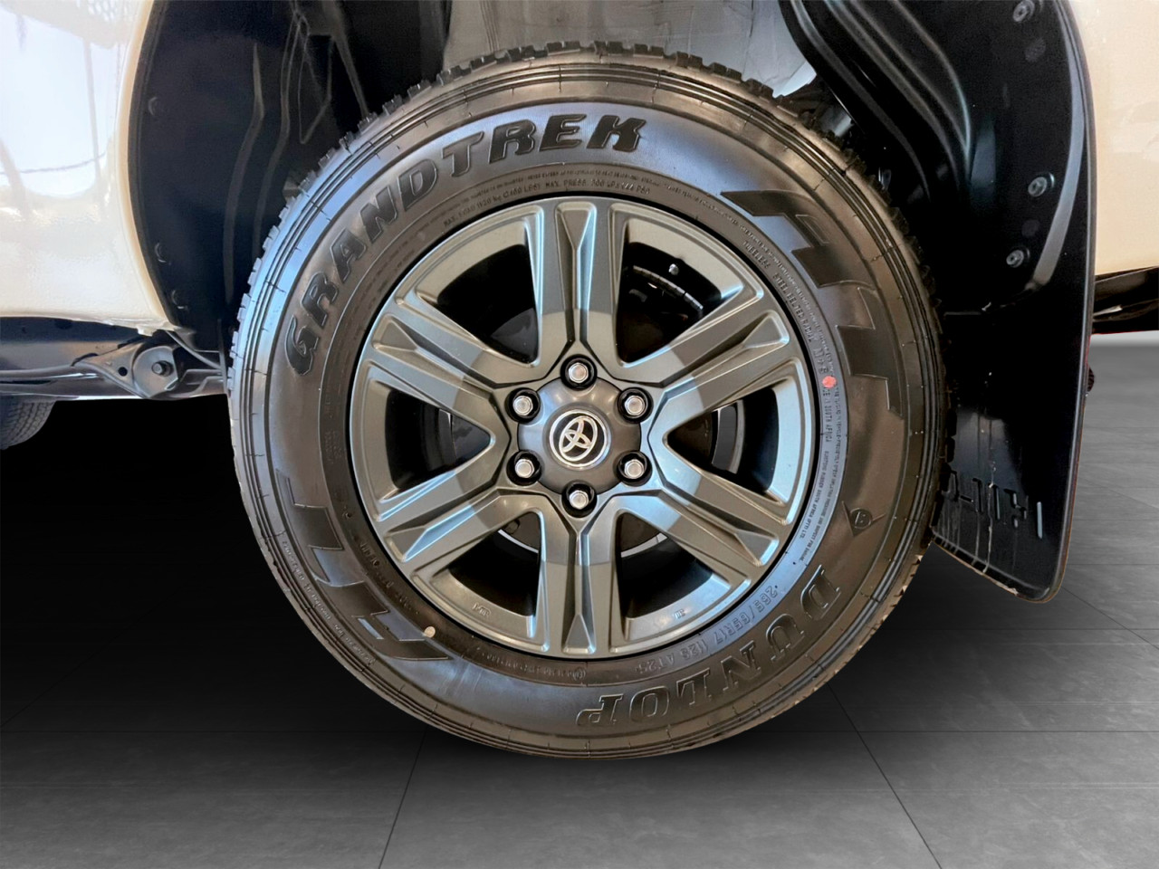 Toyota Hilux 2.4GD-6 SINGLE CAB RAIDER MANUAL