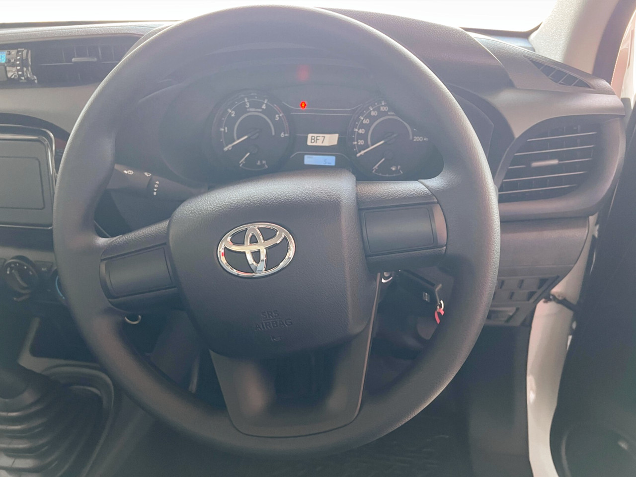Toyota Hilux 2.4GD SINGLE CAB S (AIRCON)