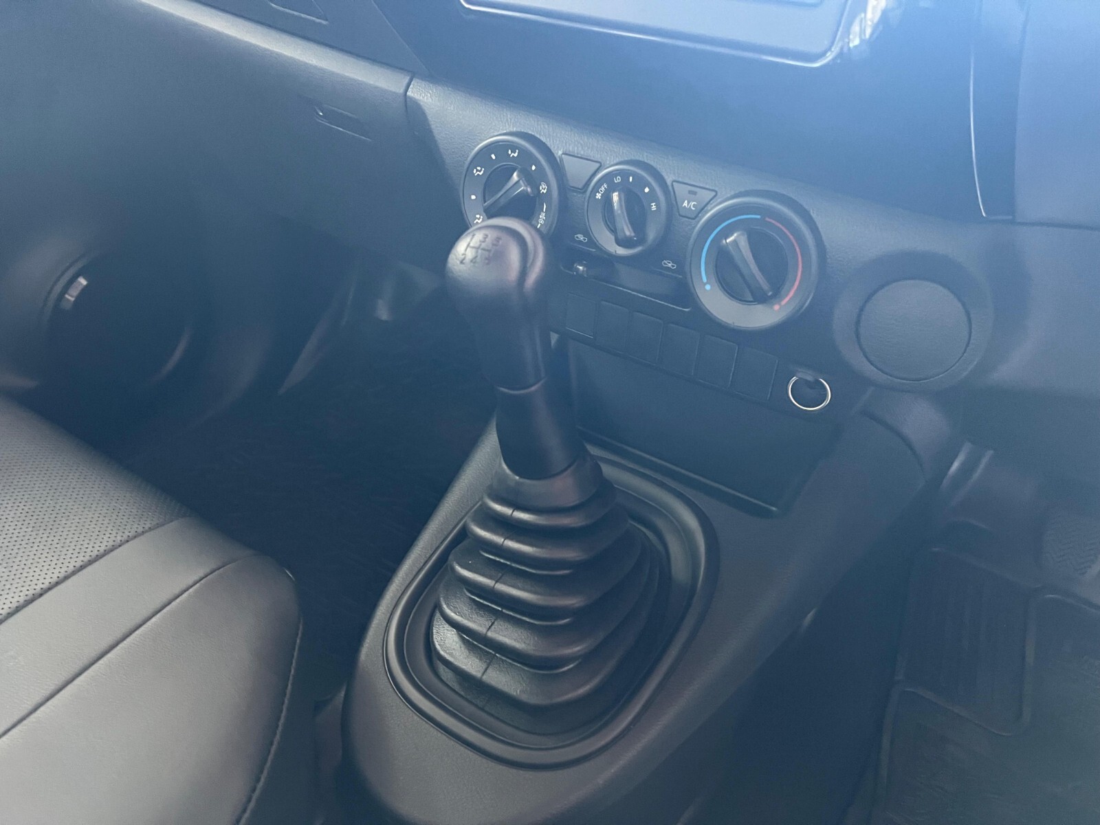 Toyota Hilux 2.4GD SINGLE CAB S (AIRCON)