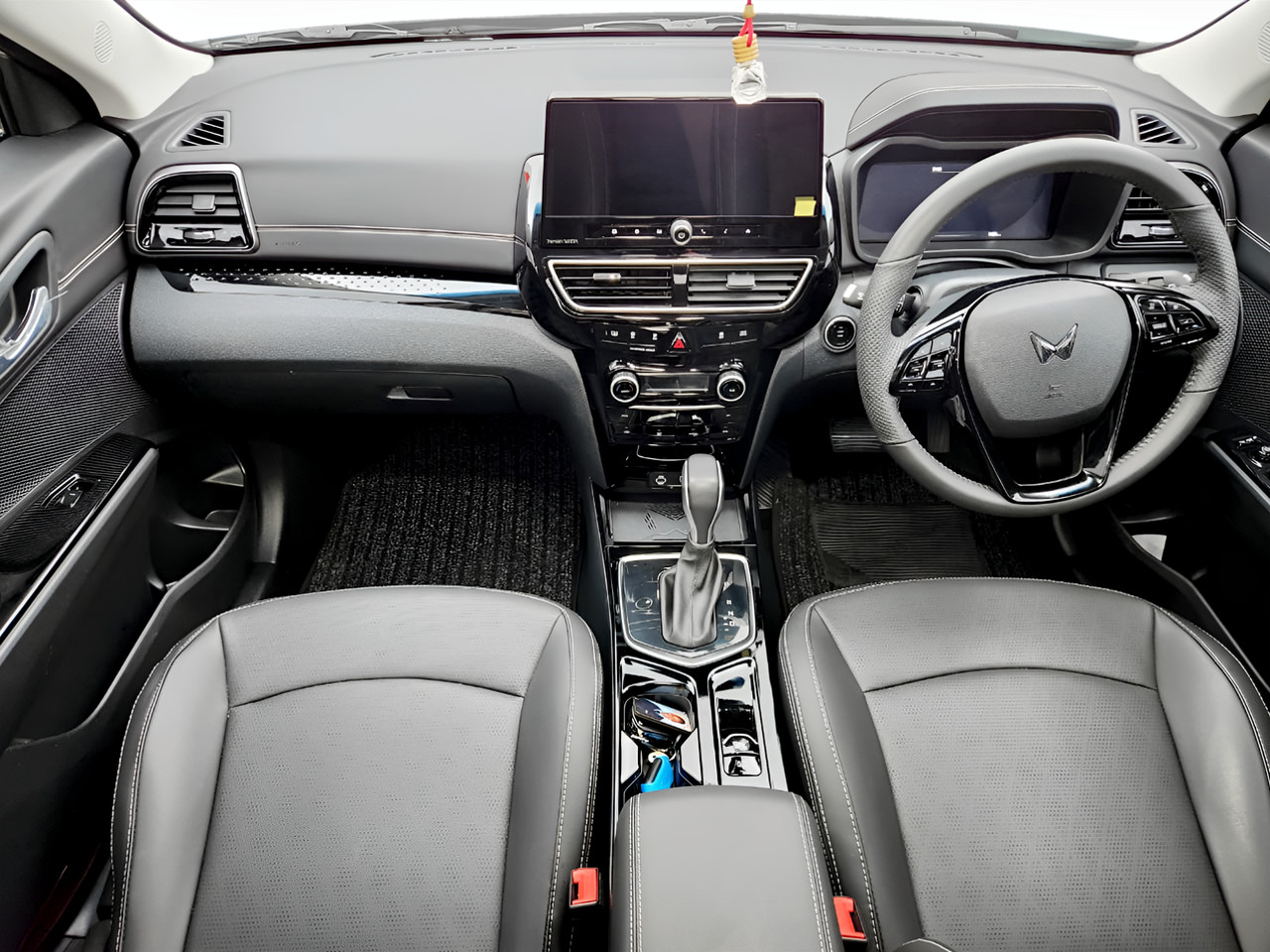 Mahindra XUV 3XO 1.2T AX7L