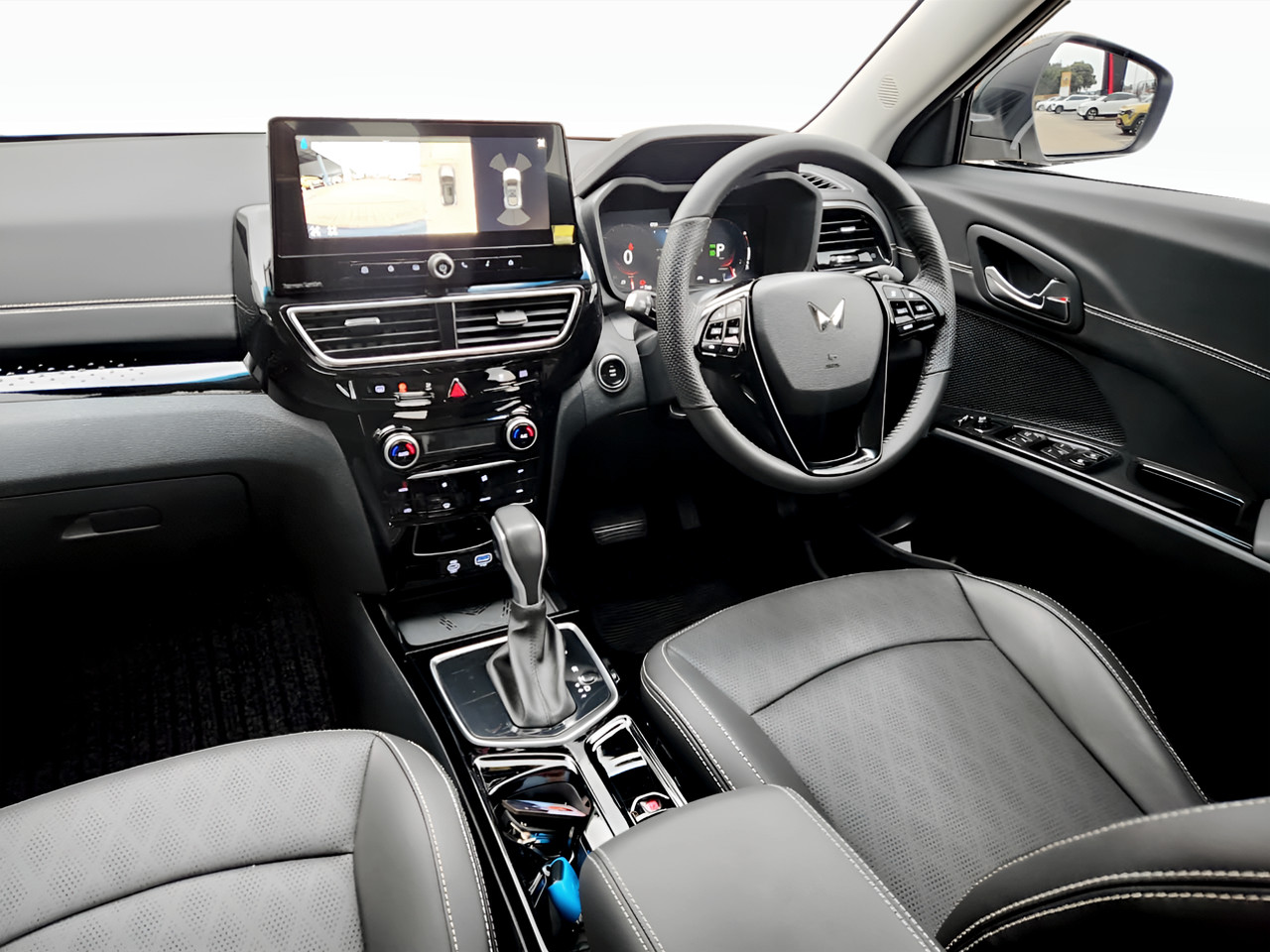 Mahindra XUV 3XO 1.2T AX7L