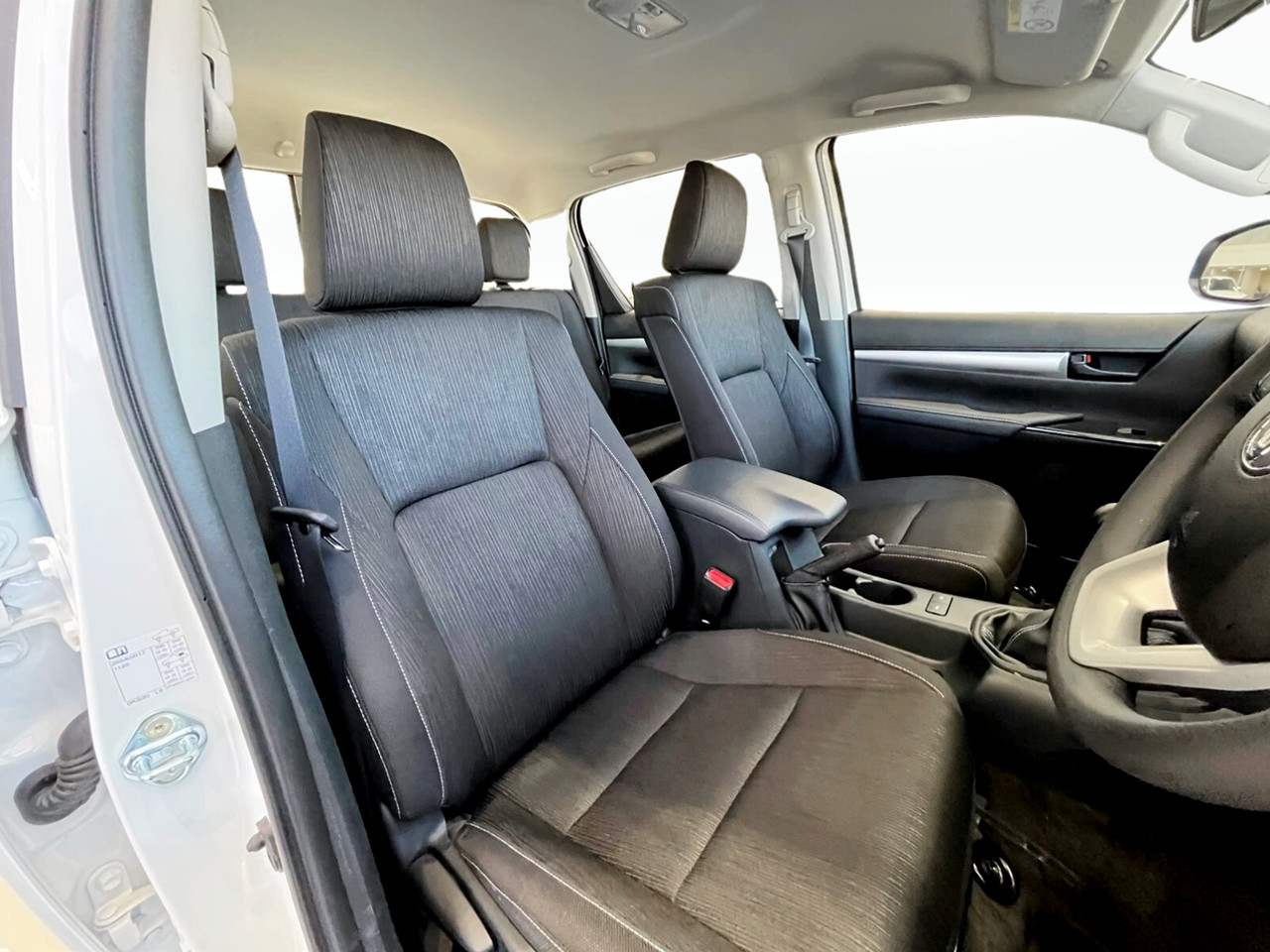 Toyota Hilux 2.4GD-6 DOUBLE CAB 4X4 RAIDER