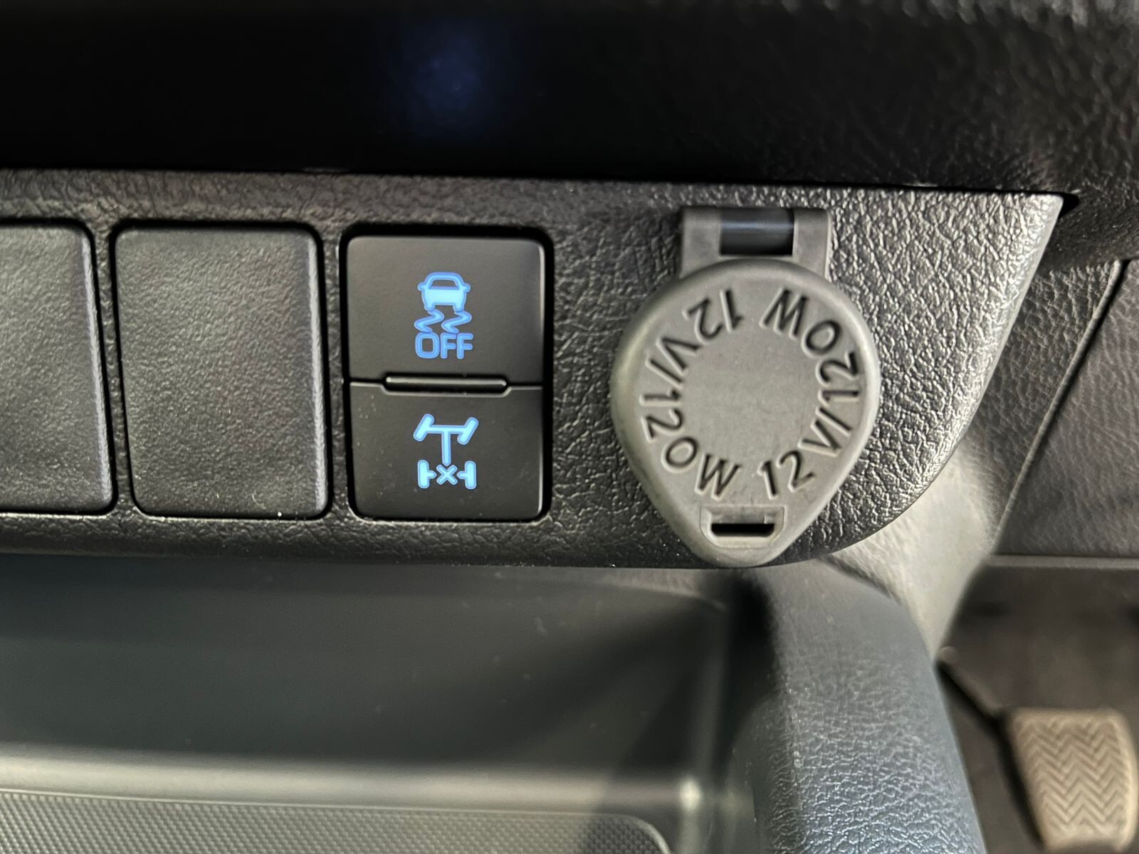 Toyota Hilux 2.4GD-6 DOUBLE CAB 4X4 RAIDER