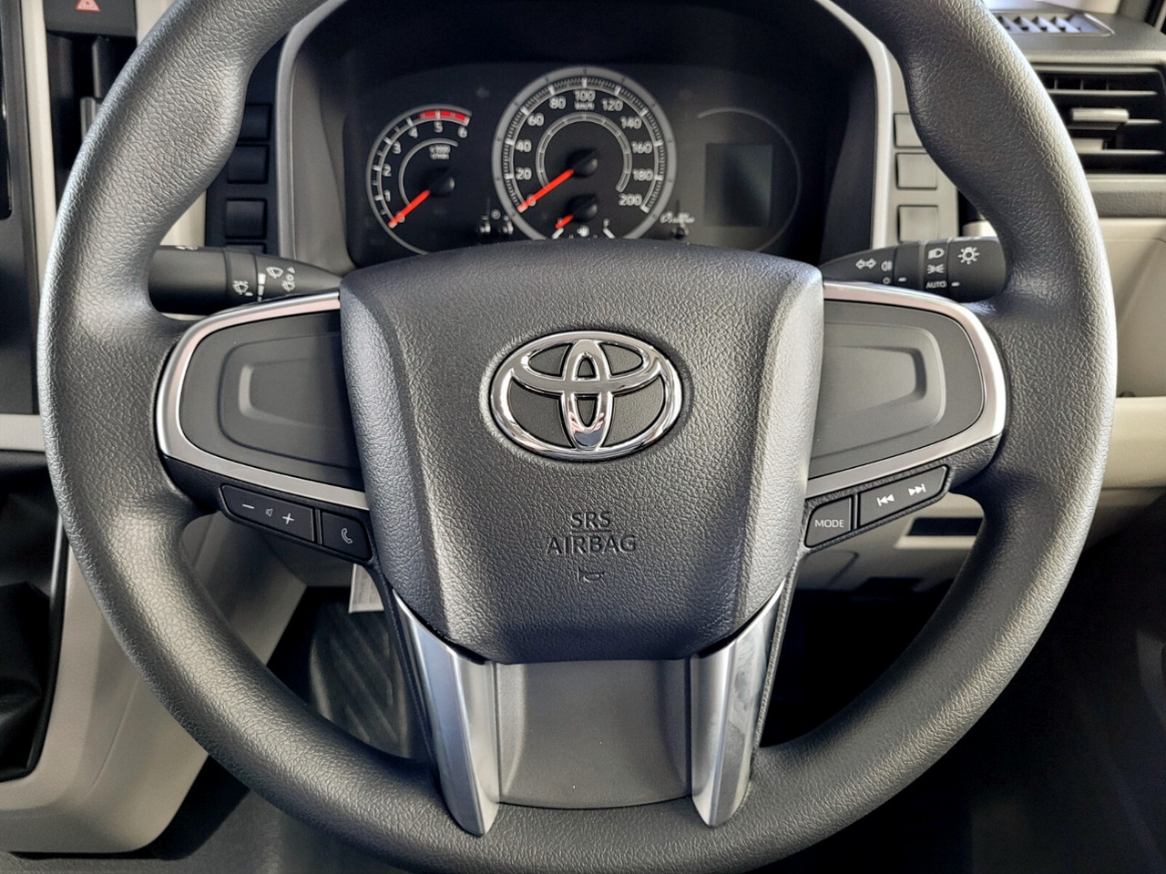 Toyota QUANTUM 2.8 SLWB PANEL VAN
