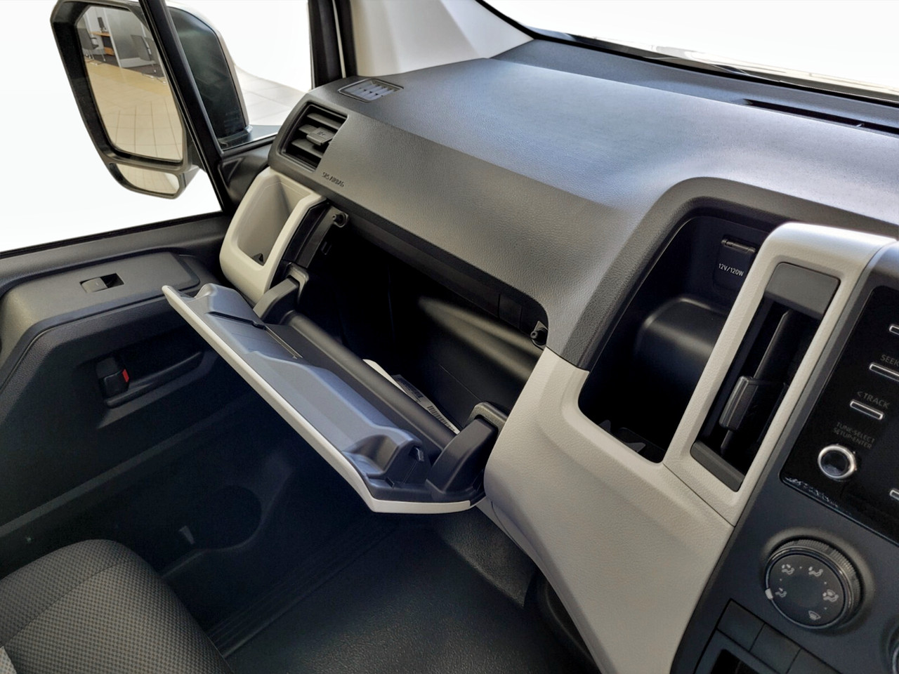Toyota QUANTUM 2.8 SLWB PANEL VAN