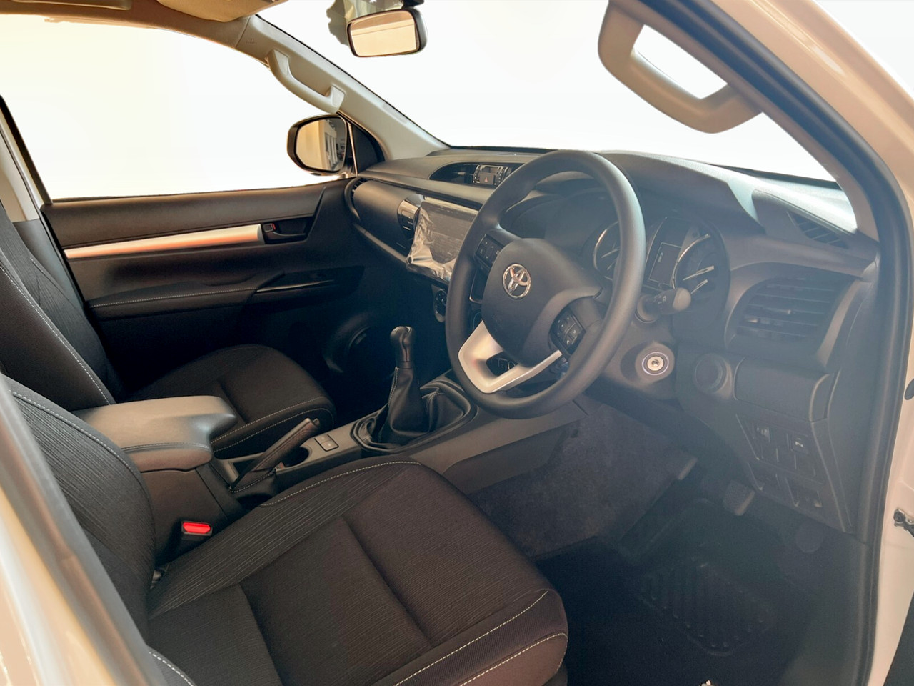 Toyota Hilux 2.4GD-6 DOUBLE CAB 4X4 RAIDER