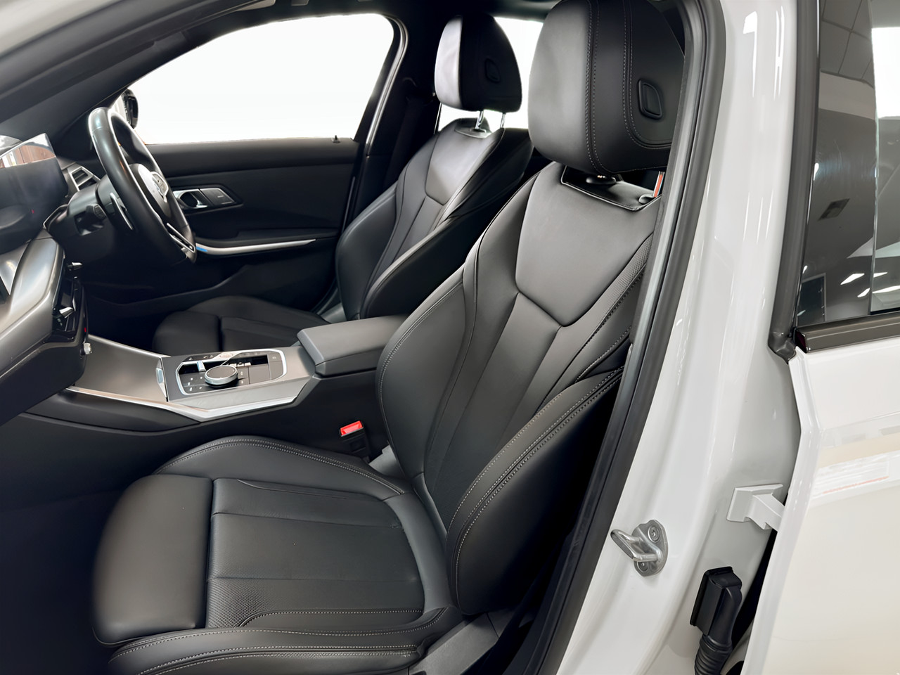 BMW 3 Series 320i M SPORT A/T