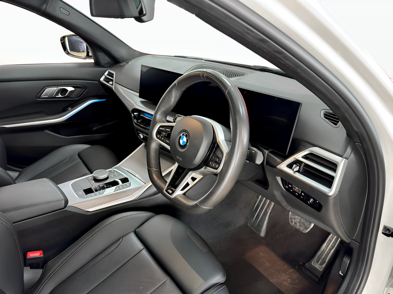 BMW 3 Series 320i M SPORT A/T
