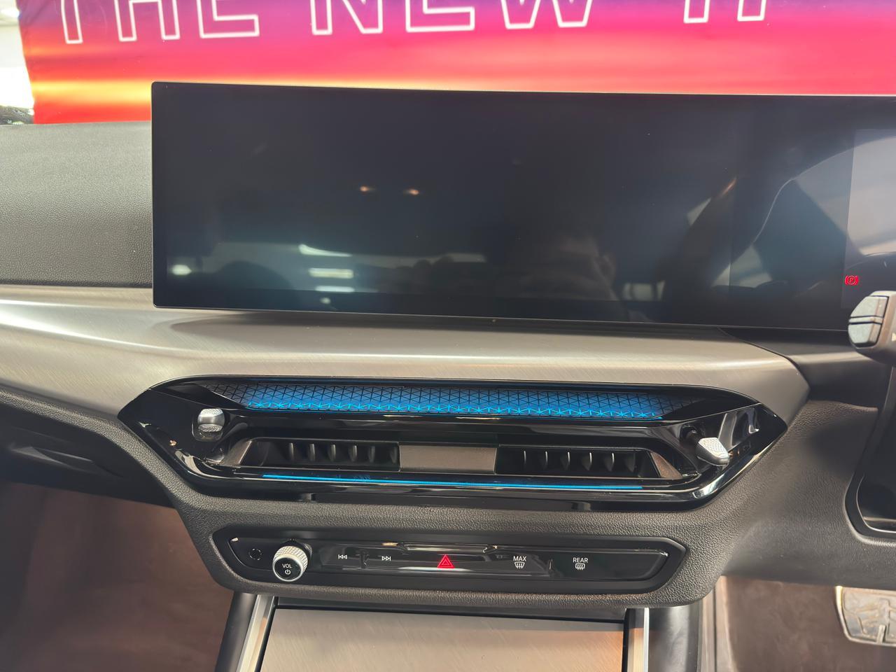 BMW 3 Series 320i M SPORT A/T