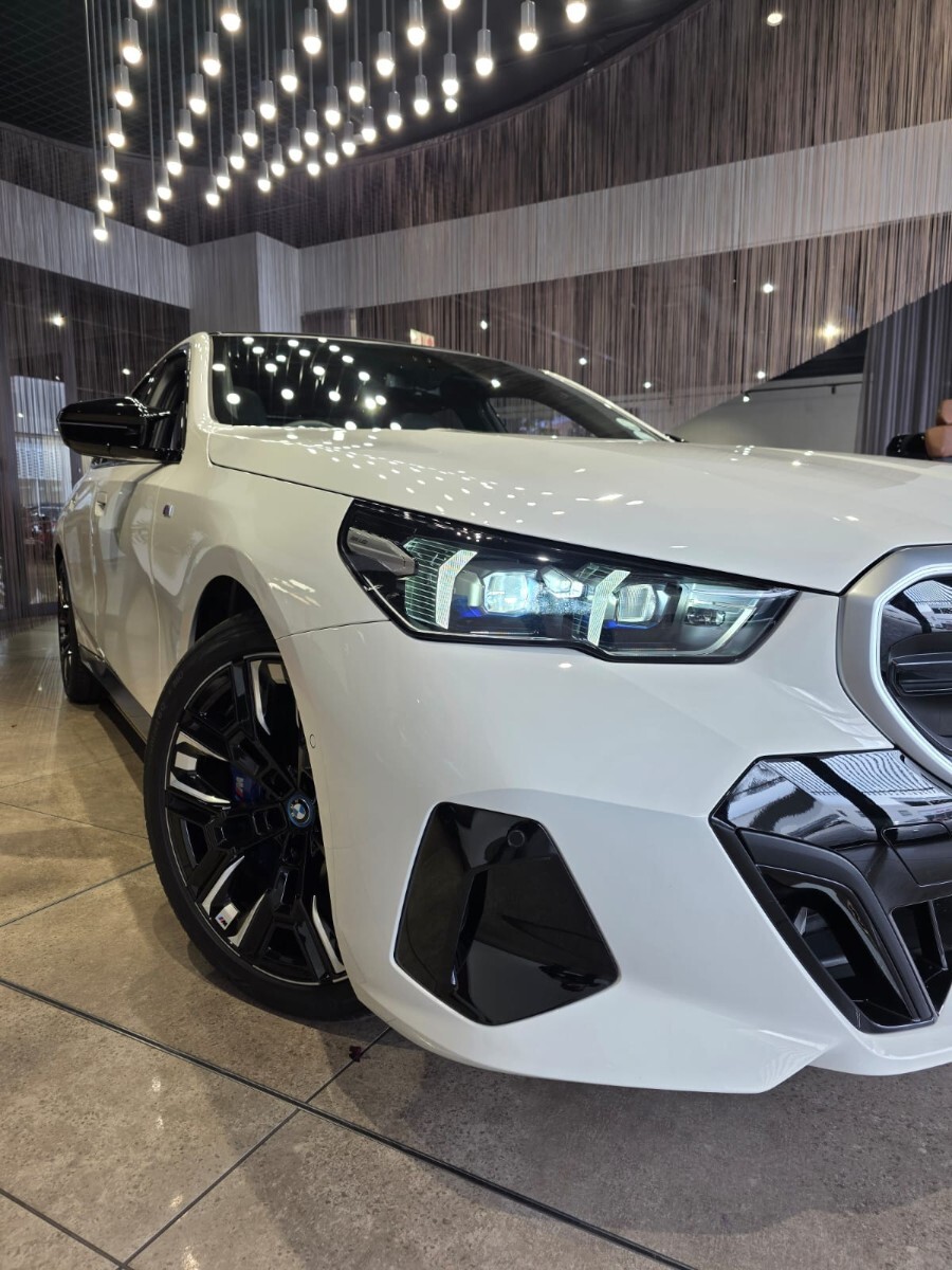 BMW i5 M60 XDRIVE