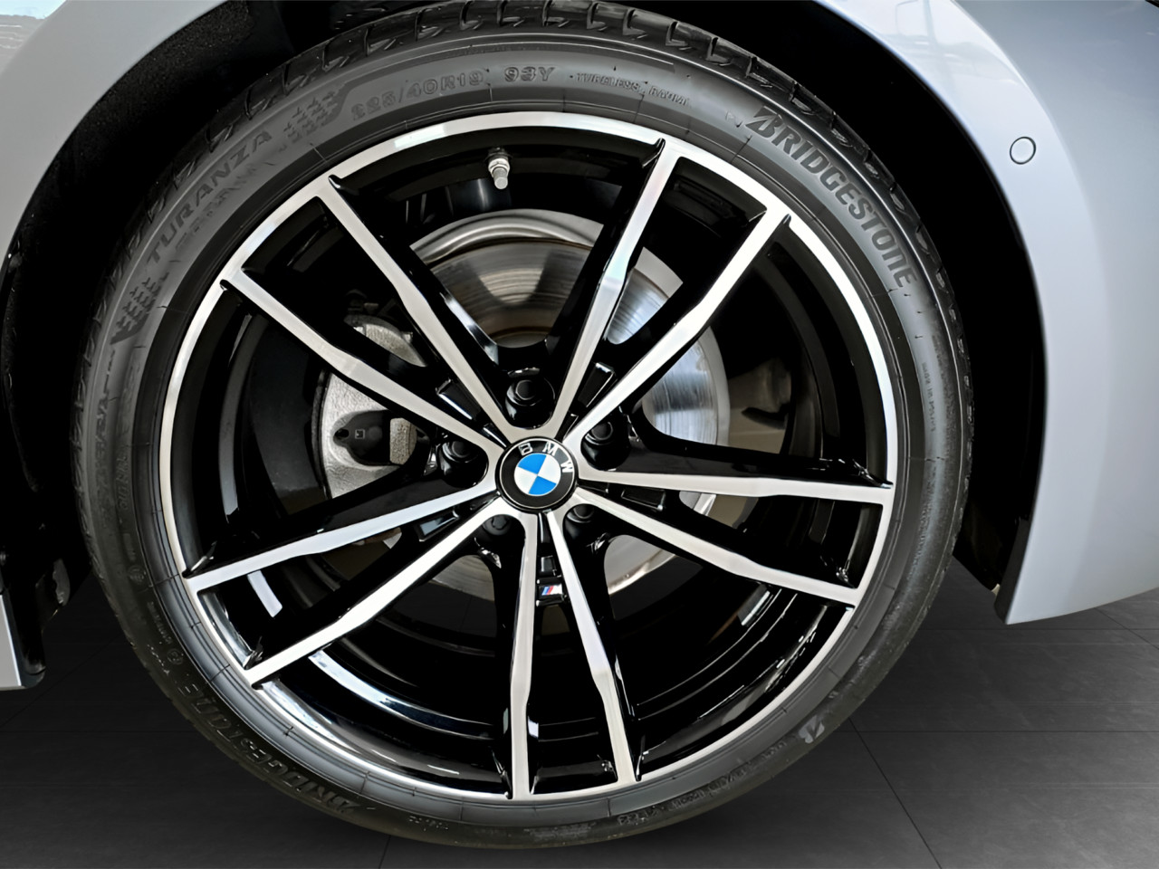 BMW 3 Series 320i M SPORT A/T