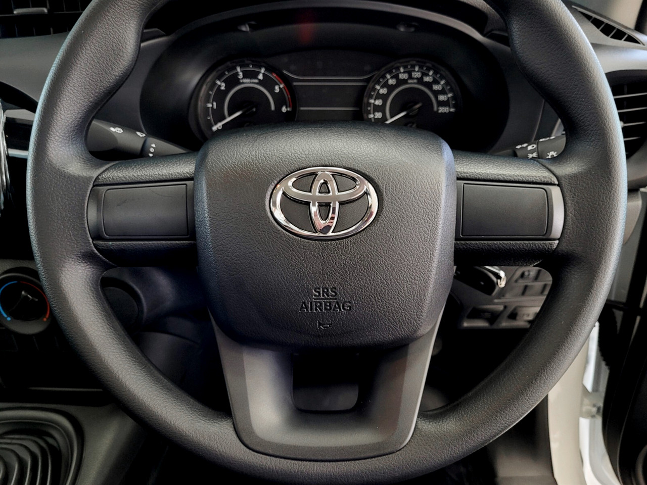 Toyota Hilux 2.4GD SINGLE CAB S (AIRCON)