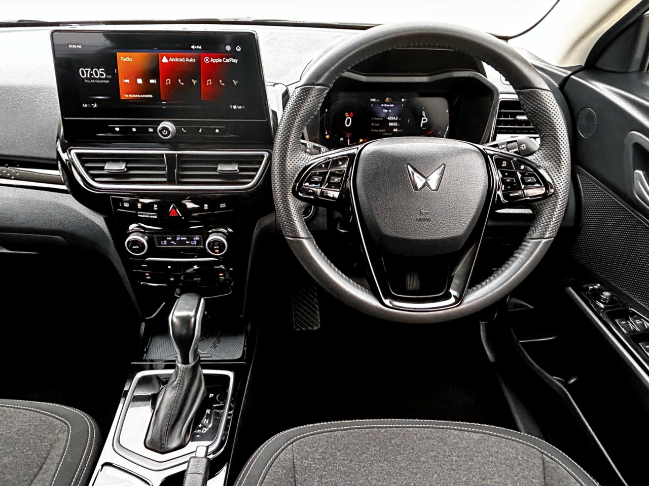 Mahindra XUV 3XO 1.2T AX5 AUTO