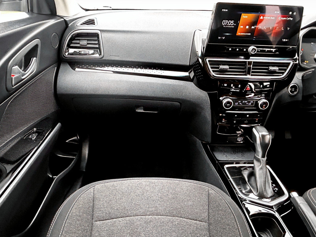 Mahindra XUV 3XO 1.2T AX5 AUTO