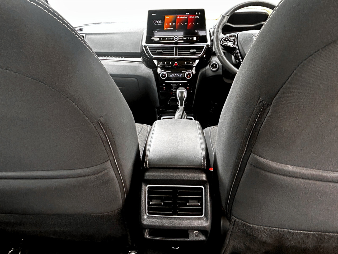 Mahindra XUV 3XO 1.2T AX5 AUTO
