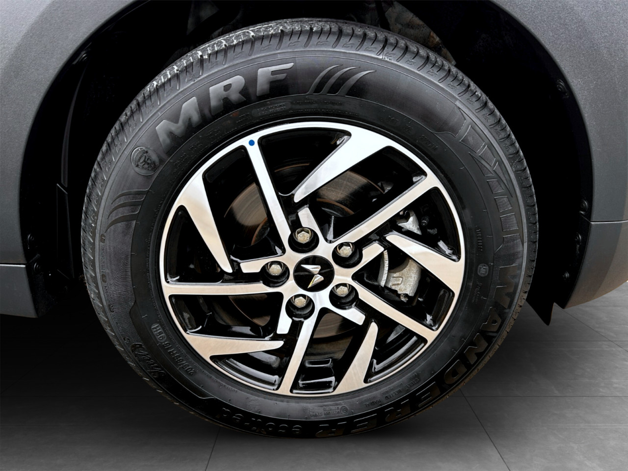 Mahindra XUV 3XO 1.2T AX5 AUTO